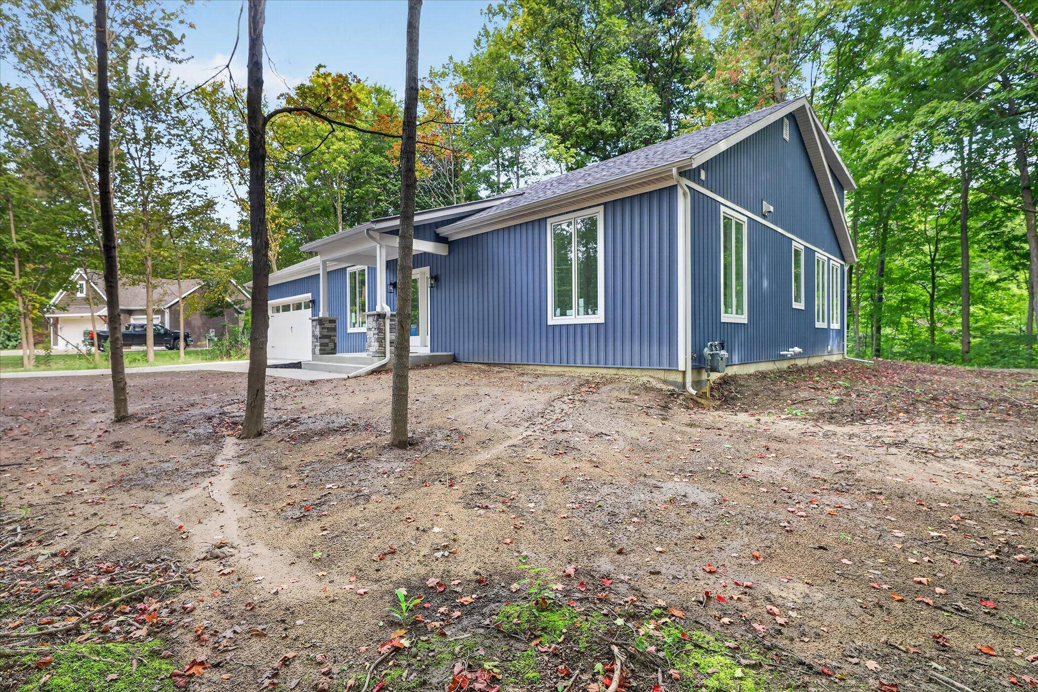 13165 Deer Creek DR, South Haven Twp, MI 49090