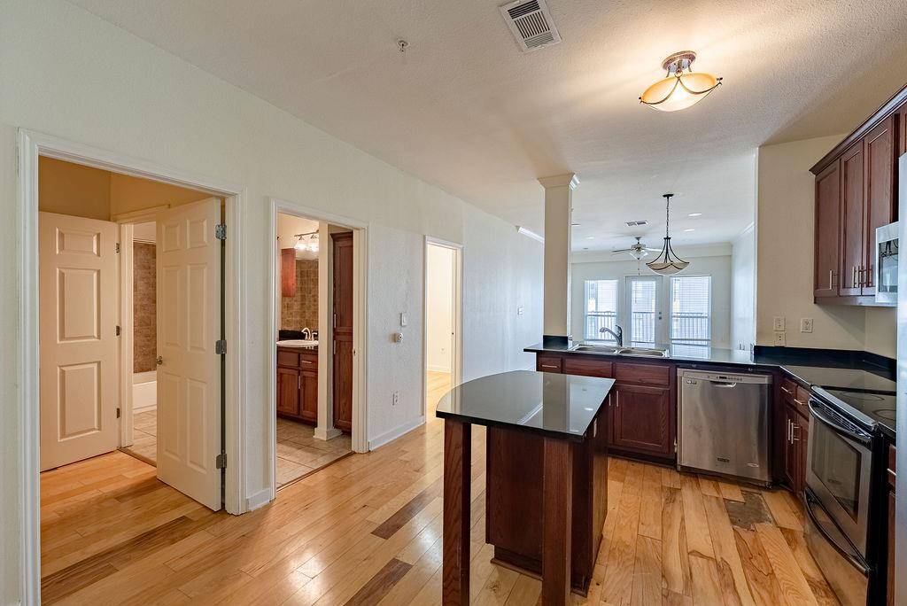 910 W 25th ST #504, Austin, TX 78705