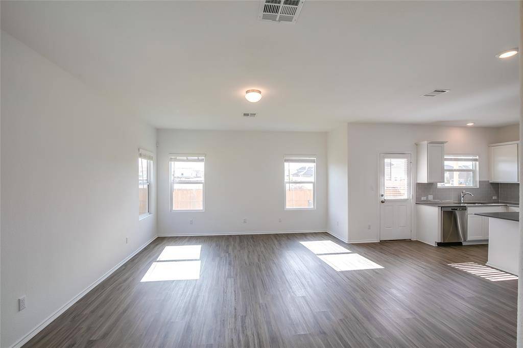 140 Joe Kidd LN, Jarrell, TX 76537