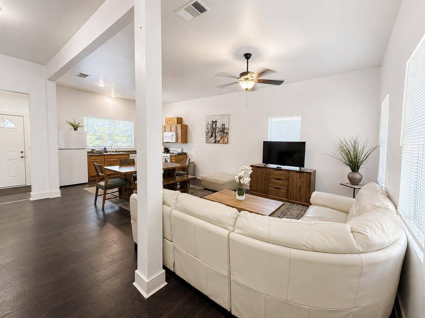 907 E 3rd ST, Austin, TX 78702