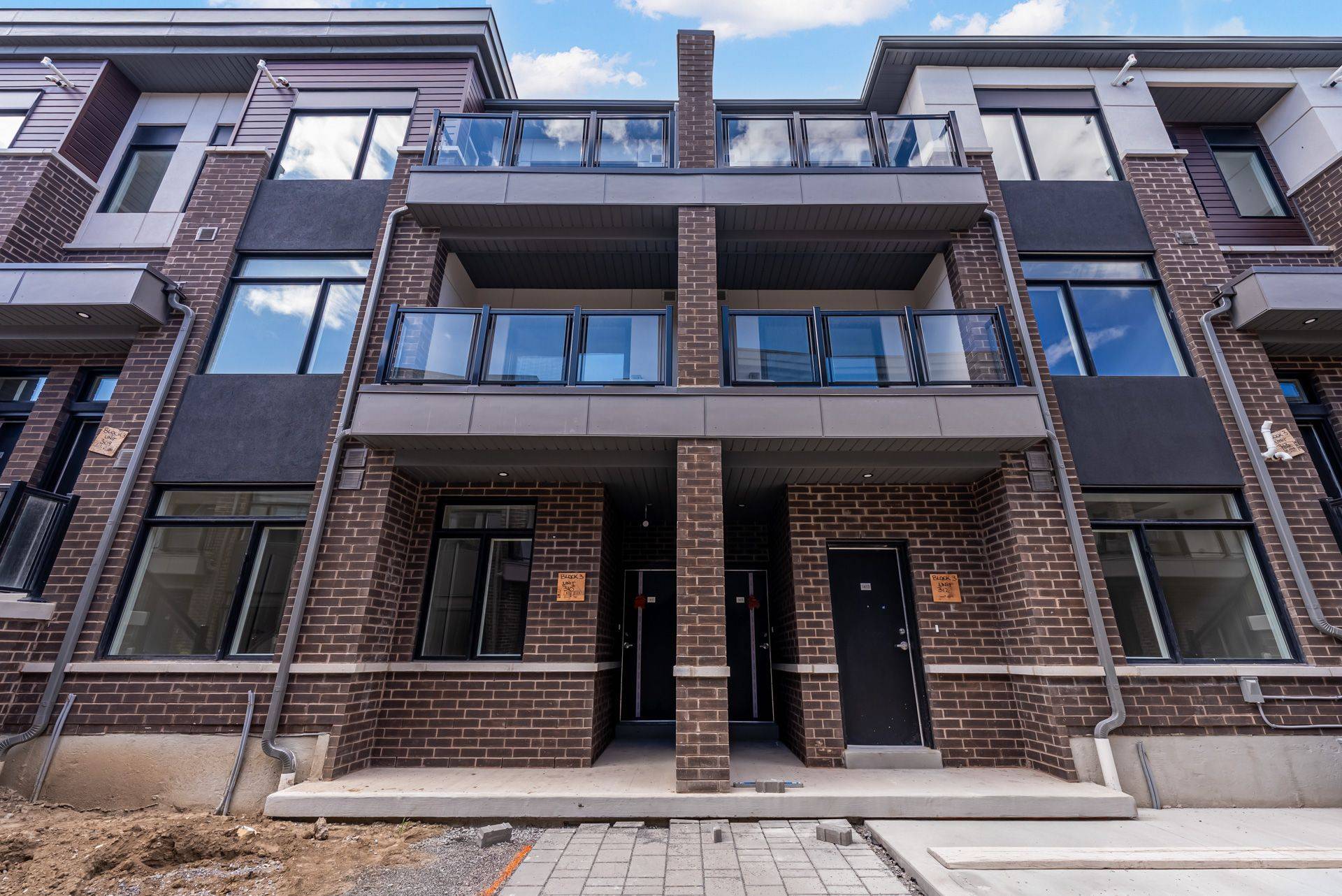 1695 Dersan ST #1410, Pickering, ON L1X 0S9