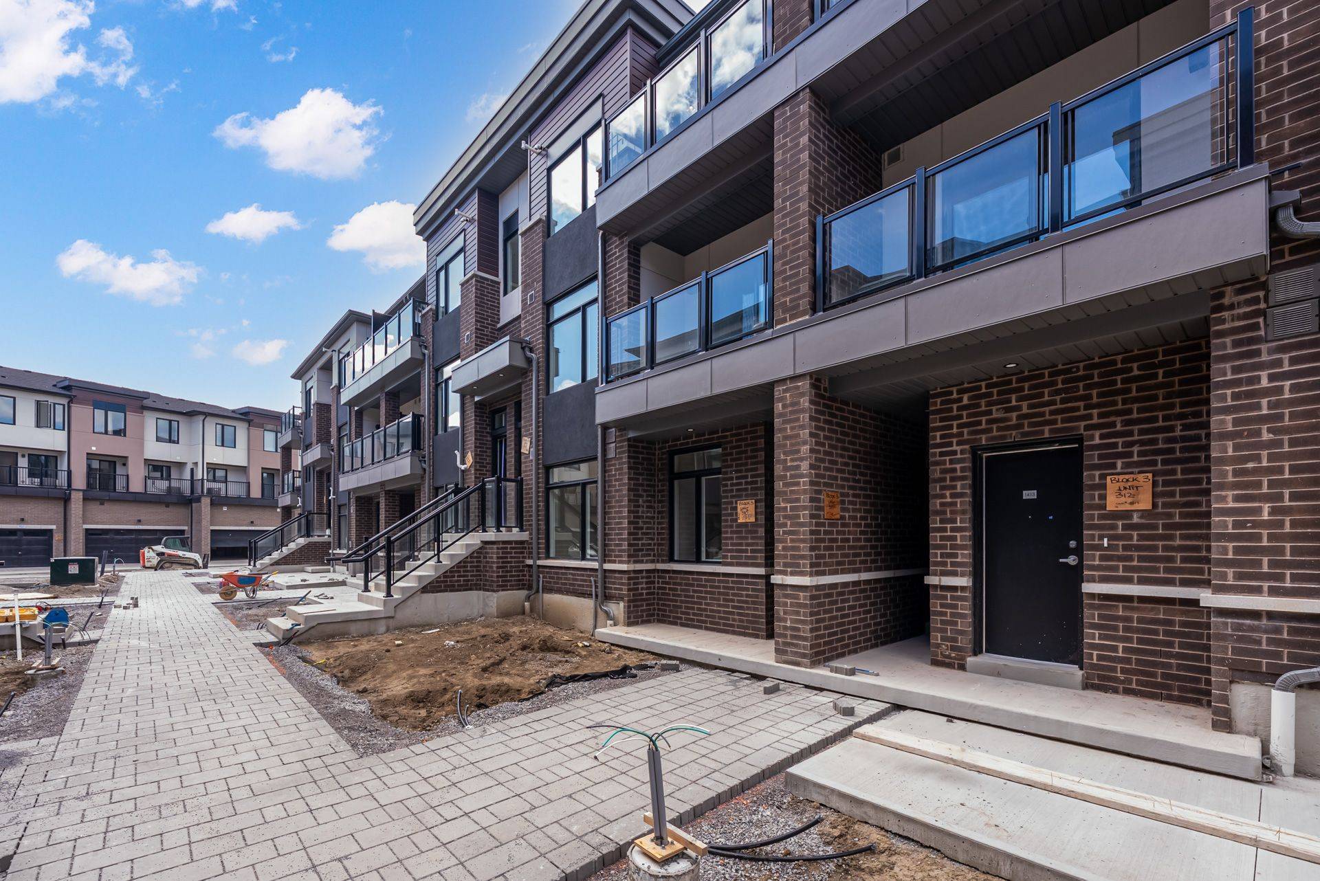 1695 Dersan ST #1410, Pickering, ON L1X 0S9