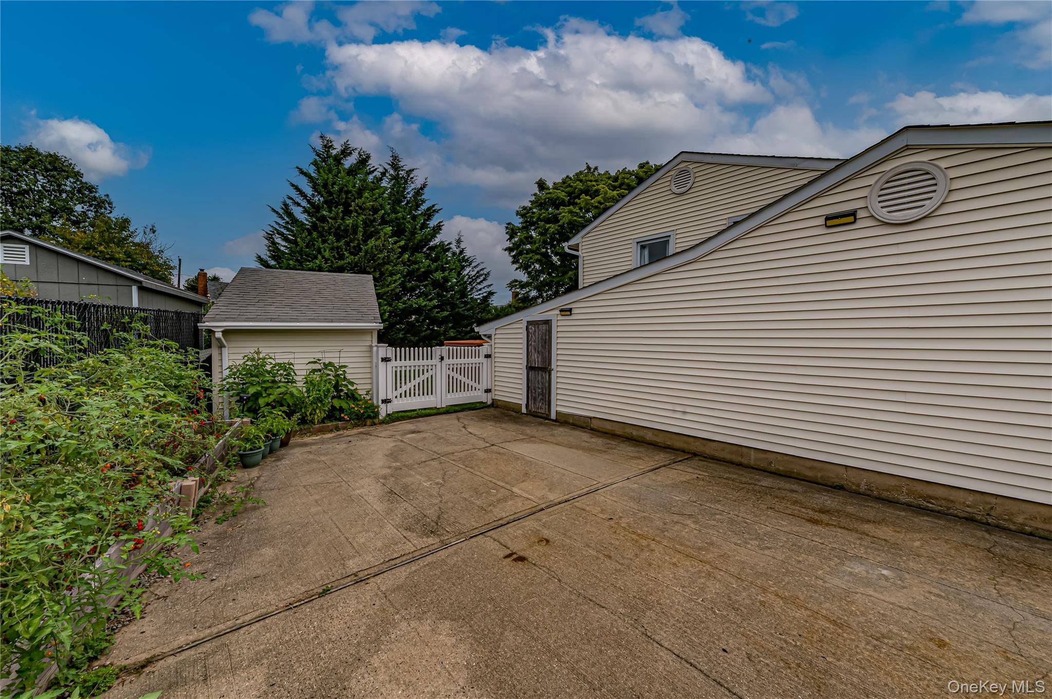 3 Peary LN, Kings Park, NY 11754
