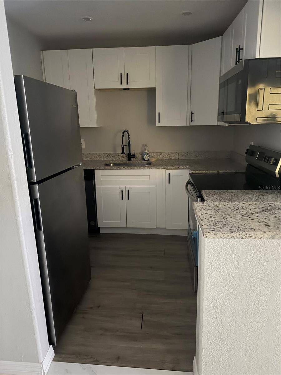 916 LAKE DESTINY RD #H, Altamonte Springs, FL 32714