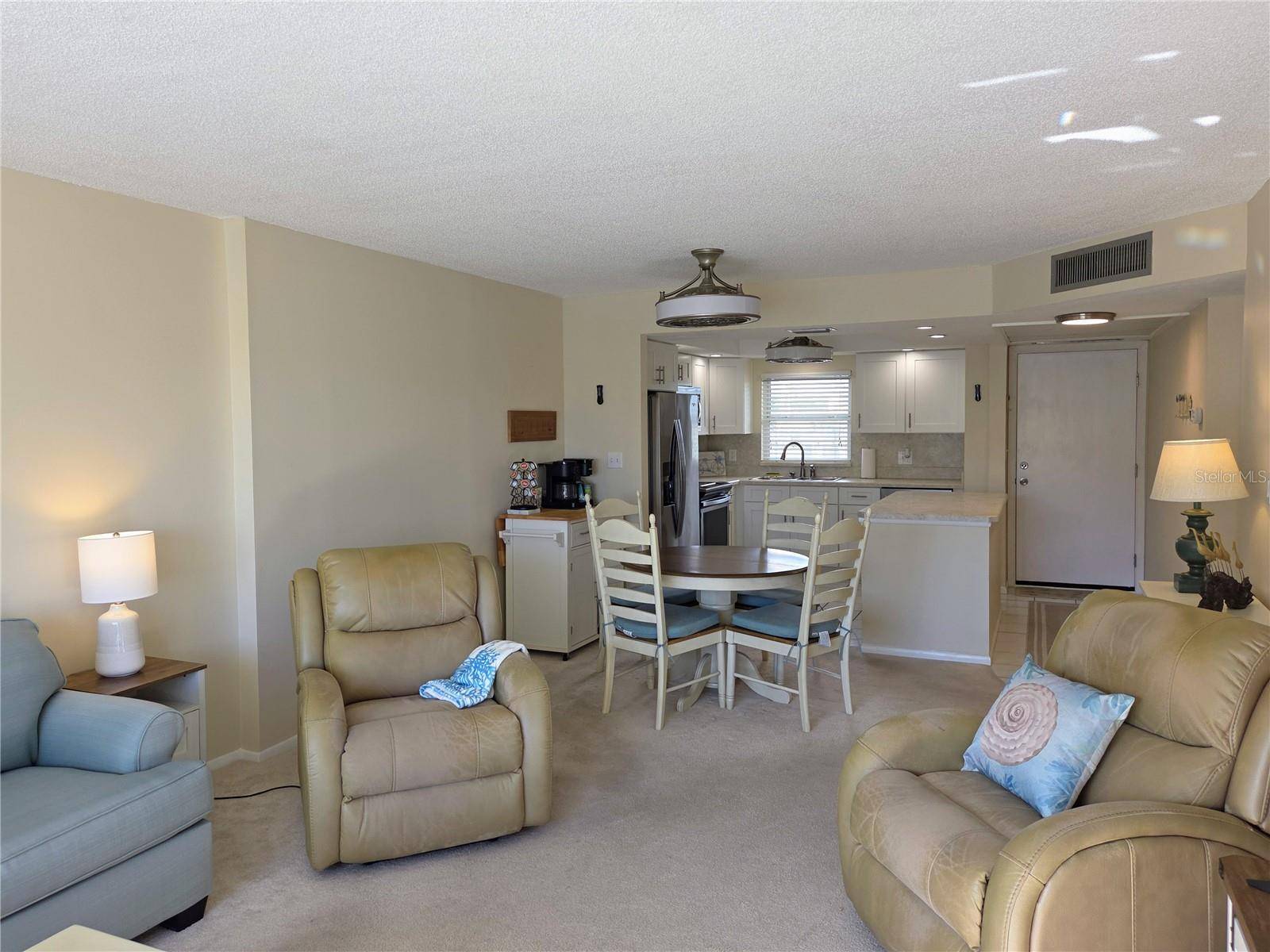 4650 COVE CIR #409, St Petersburg, FL 33708