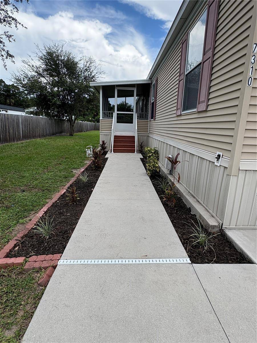 7310 RIVERVIEW DR, Riverview, FL 33578