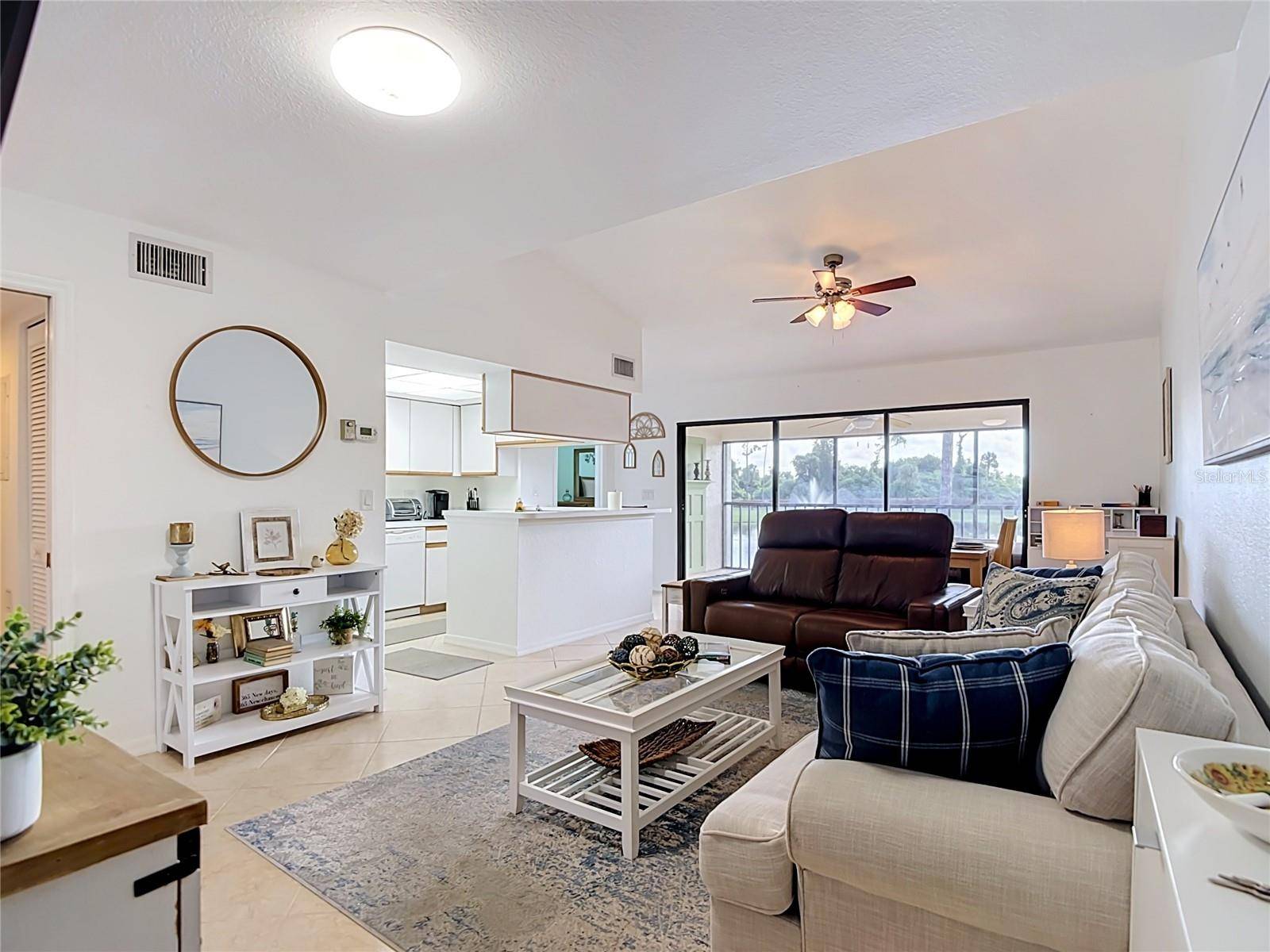 5925 TRAILWINDS DR #925, Fort Myers, FL 33907