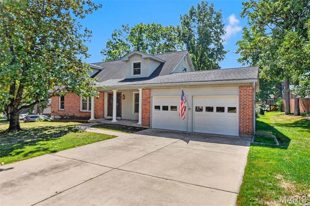 804 Dutch Mill DR, Ballwin, MO 63011