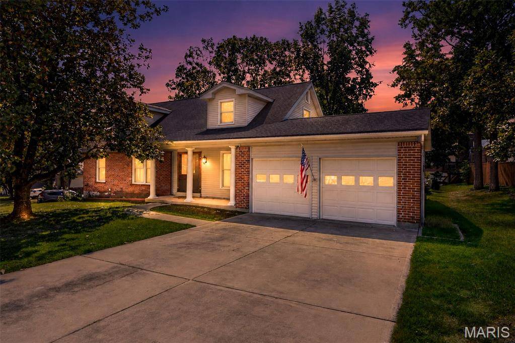804 Dutch Mill DR, Ballwin, MO 63011