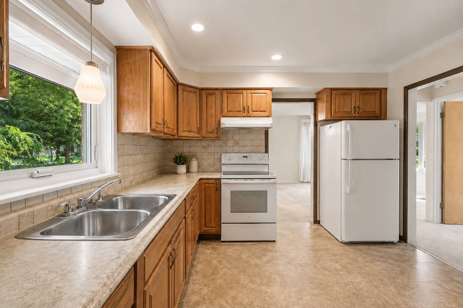 112 N Reuter DR, Arlington Heights, IL 60005