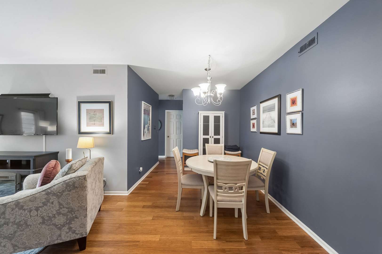 1214 Gulfstream Pkwy #19B, Libertyville, IL 60048