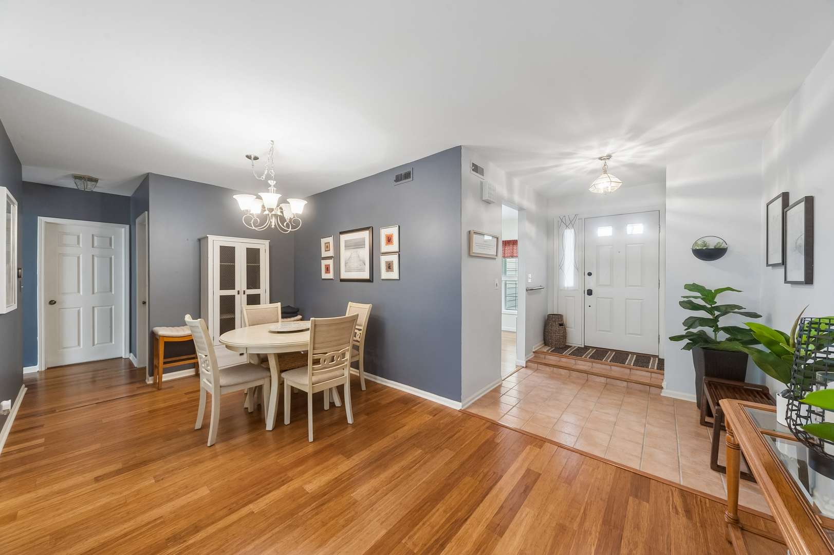1214 Gulfstream Pkwy #19B, Libertyville, IL 60048