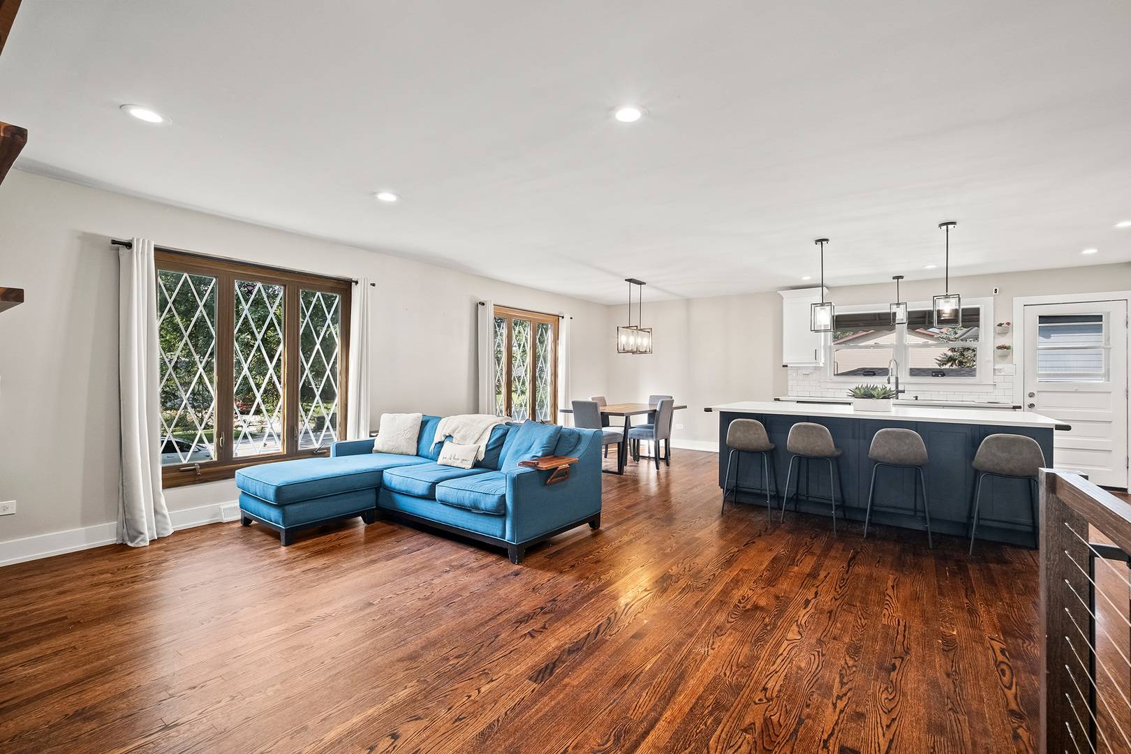 18W076 71st ST, Darien, IL 60561