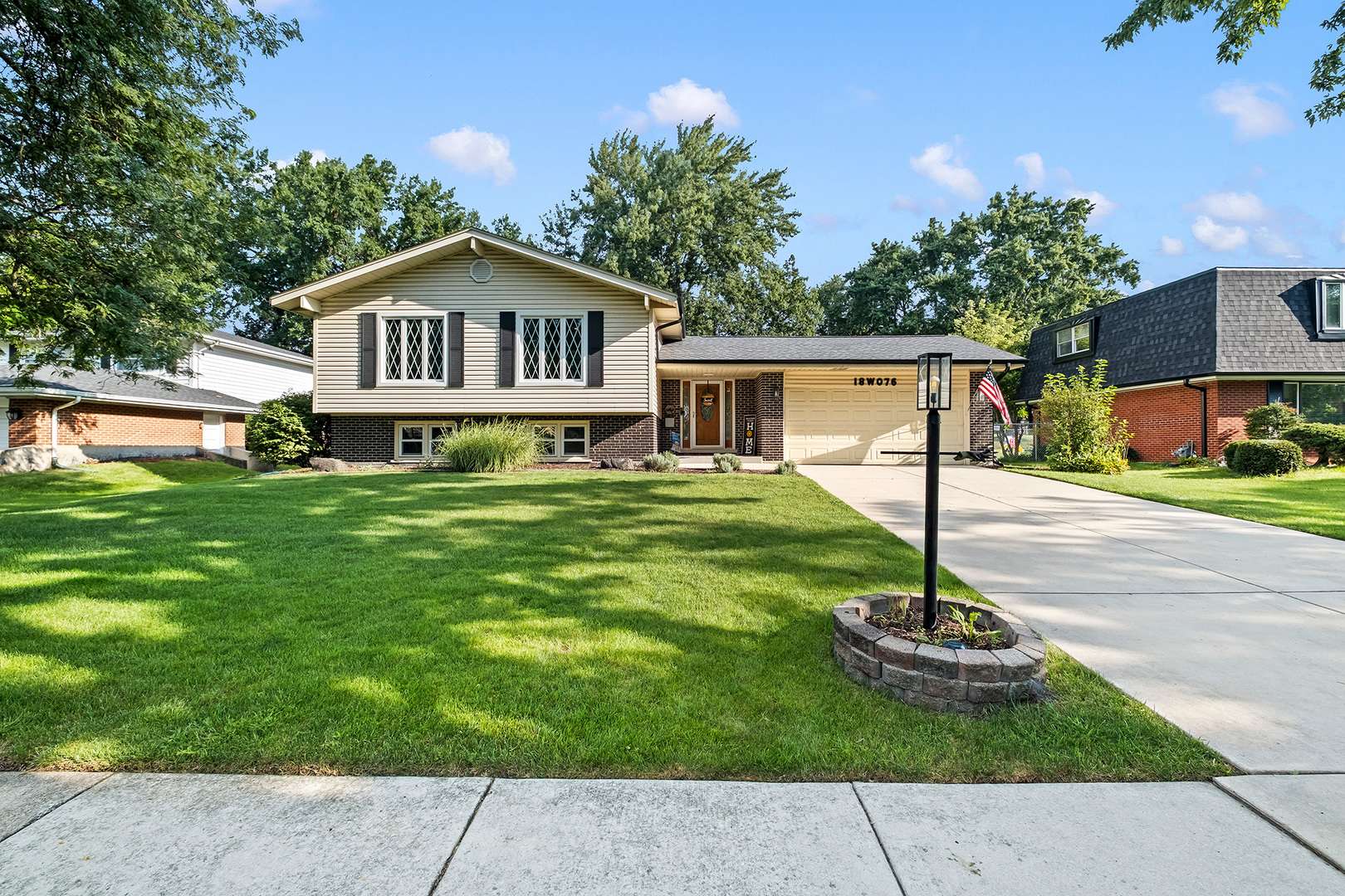 18W076 71st ST, Darien, IL 60561