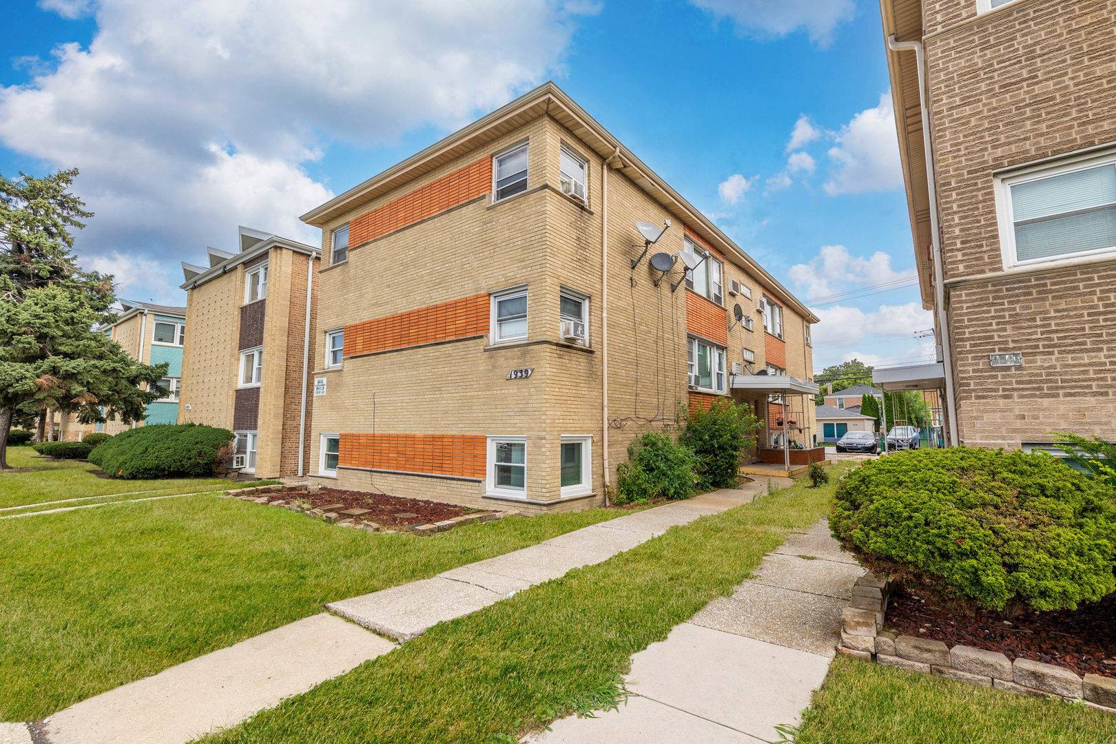 1939 S Harlem AVE #BW, Berwyn, IL 60402