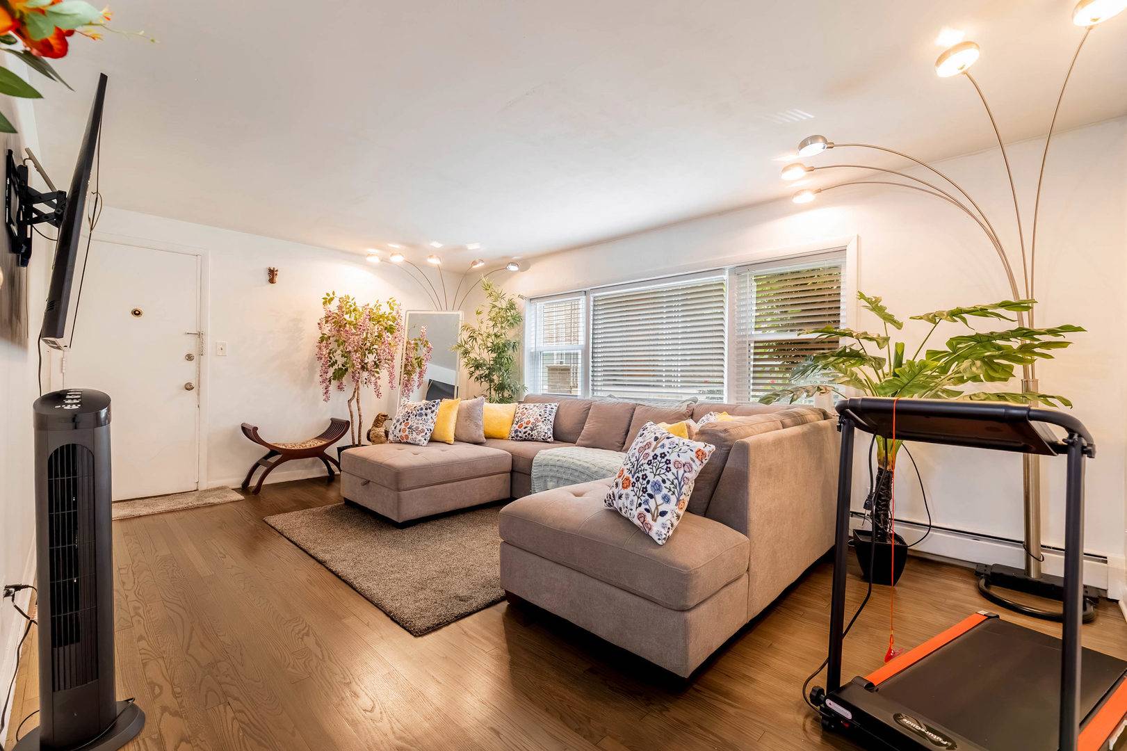 1939 S Harlem AVE #BW, Berwyn, IL 60402