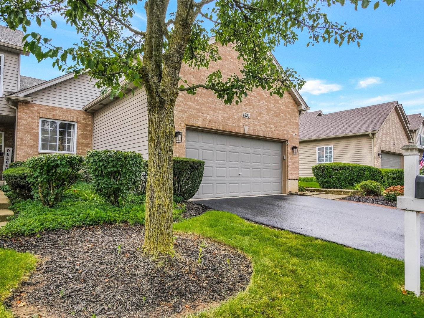 1321 Dancing Bear LN, Elgin, IL 60120