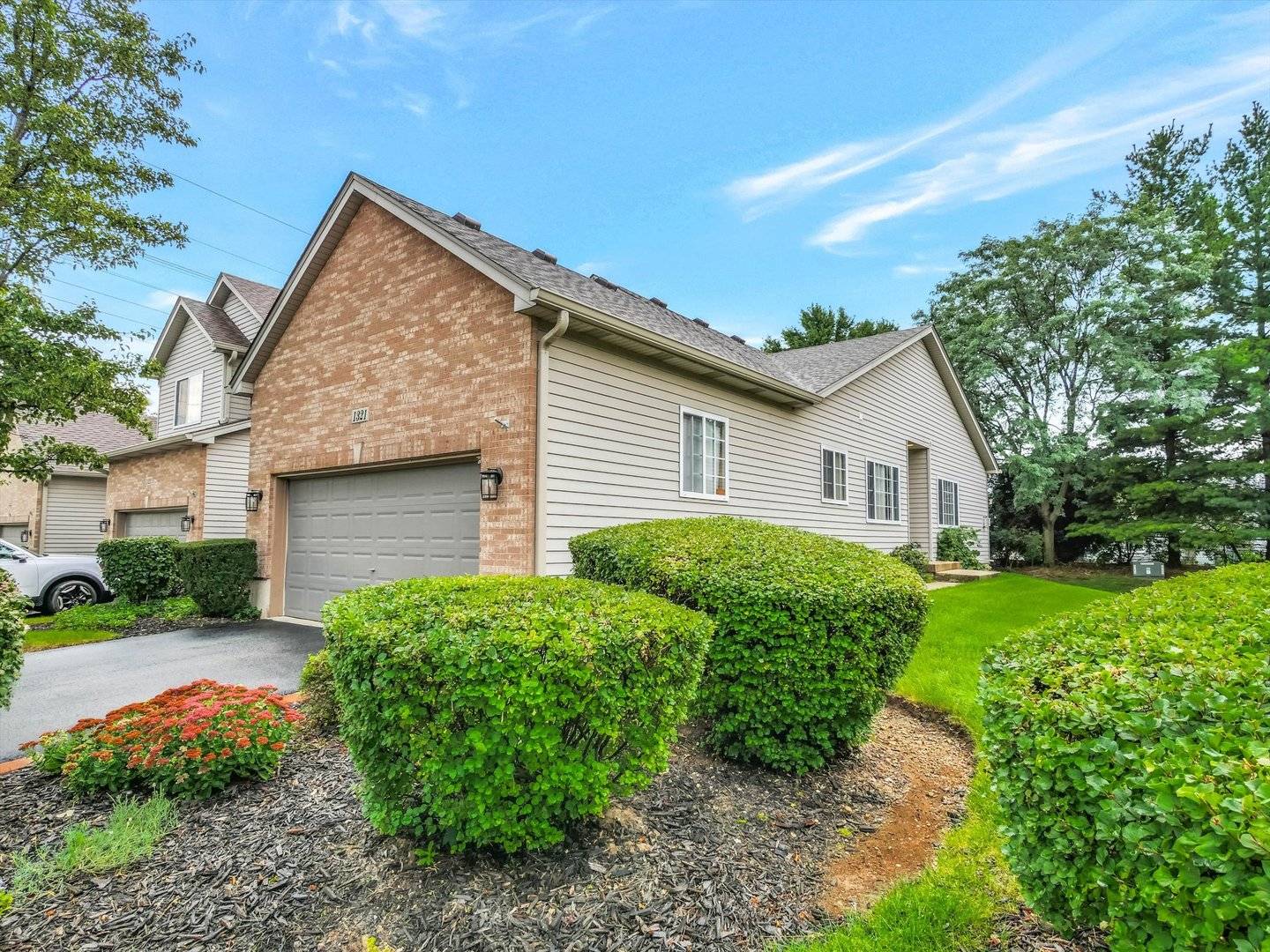 1321 Dancing Bear LN, Elgin, IL 60120