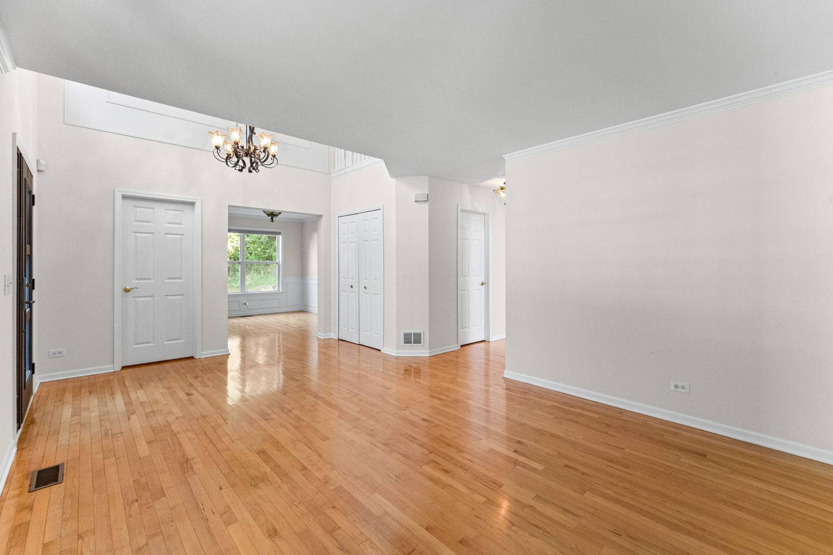 9 Lake Gillilan CT, Algonquin, IL 60102
