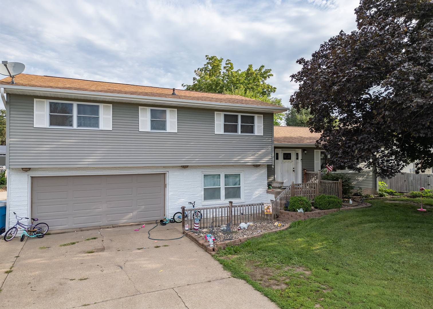 312 11th PL, Camanche, IA 52730