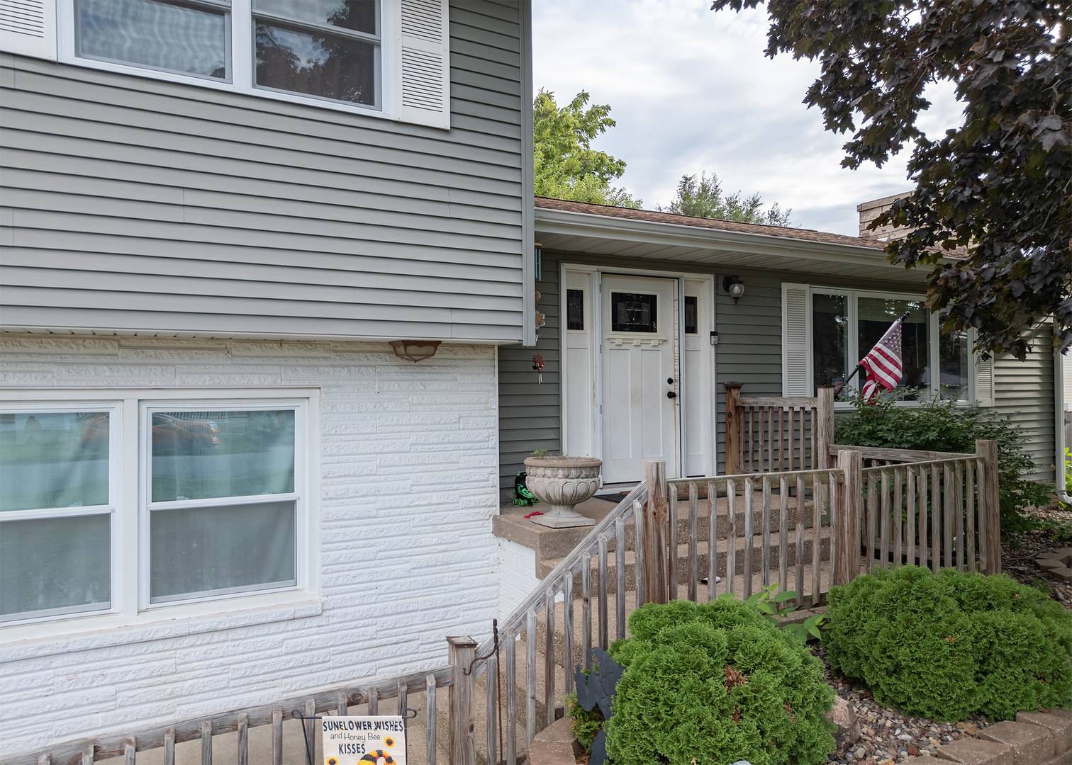 312 11th PL, Camanche, IA 52730