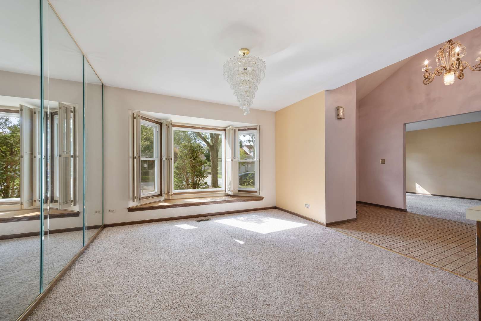 565 Rutgers LN, Elk Grove Village, IL 60007