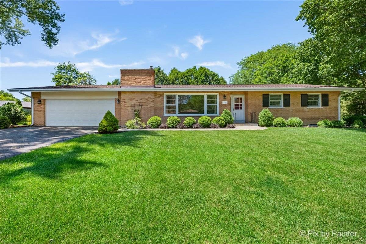 824 Skyline DR, Barrington, IL 60010