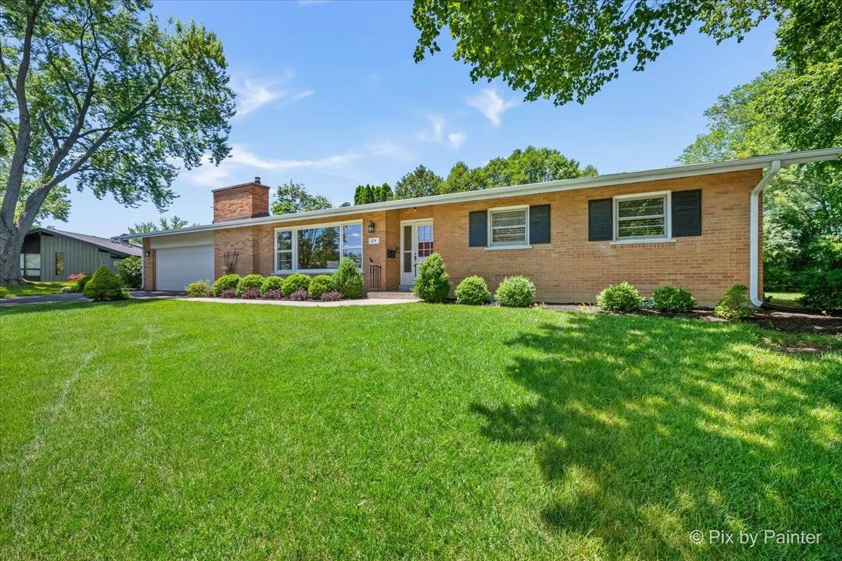 824 Skyline DR, Barrington, IL 60010