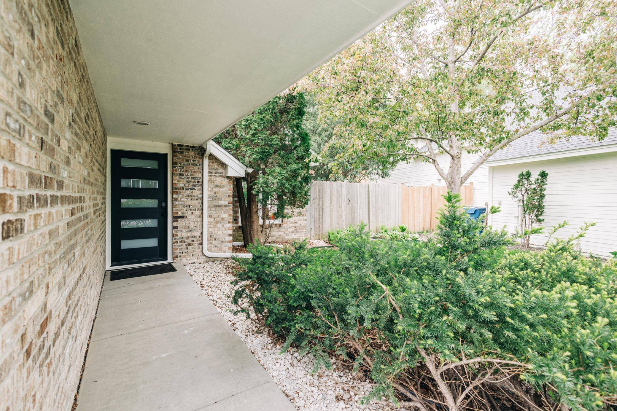 18701 Clear View DR, Minnetonka, MN 55345