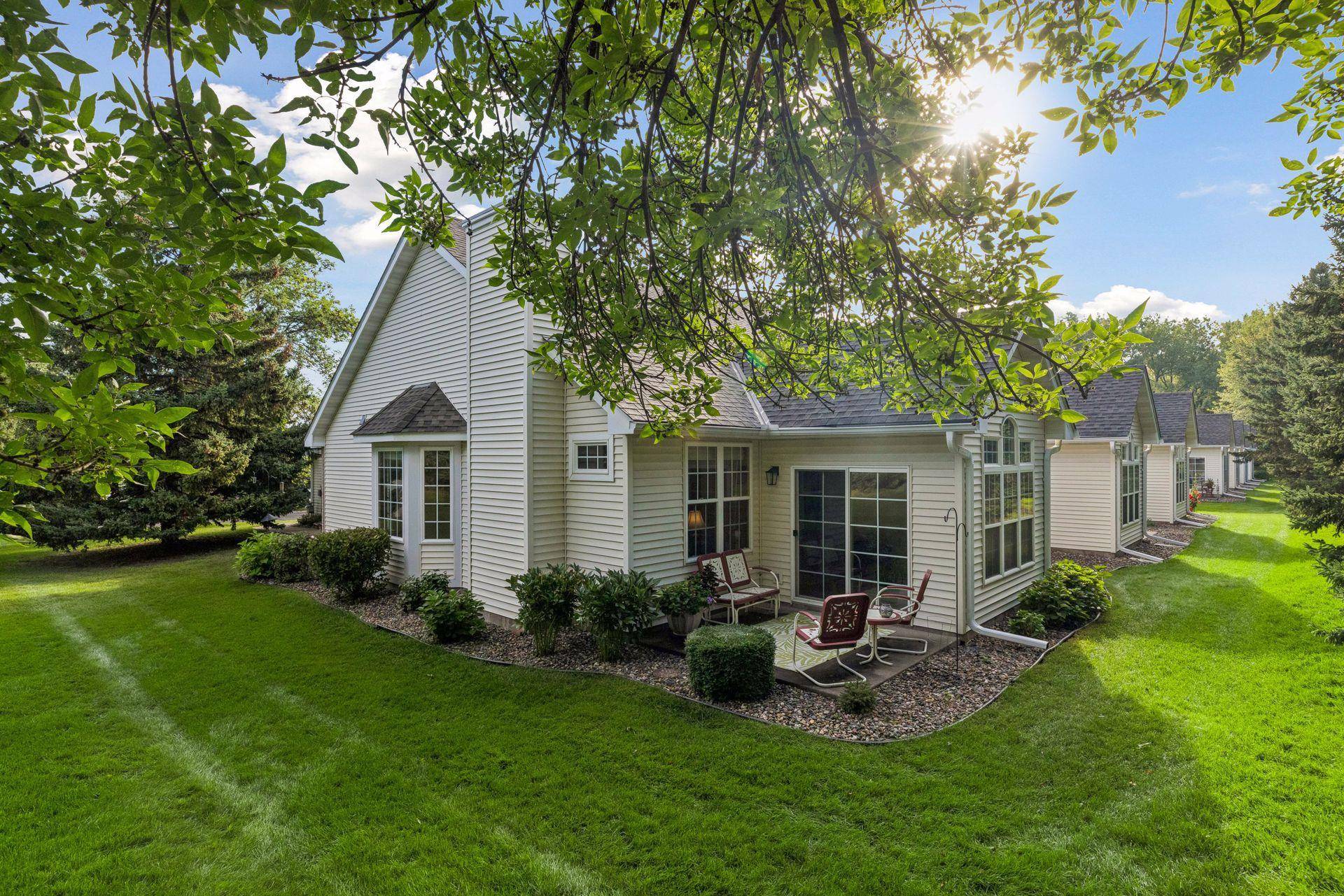 7290 Bordner DR, Inver Grove Heights, MN 55076