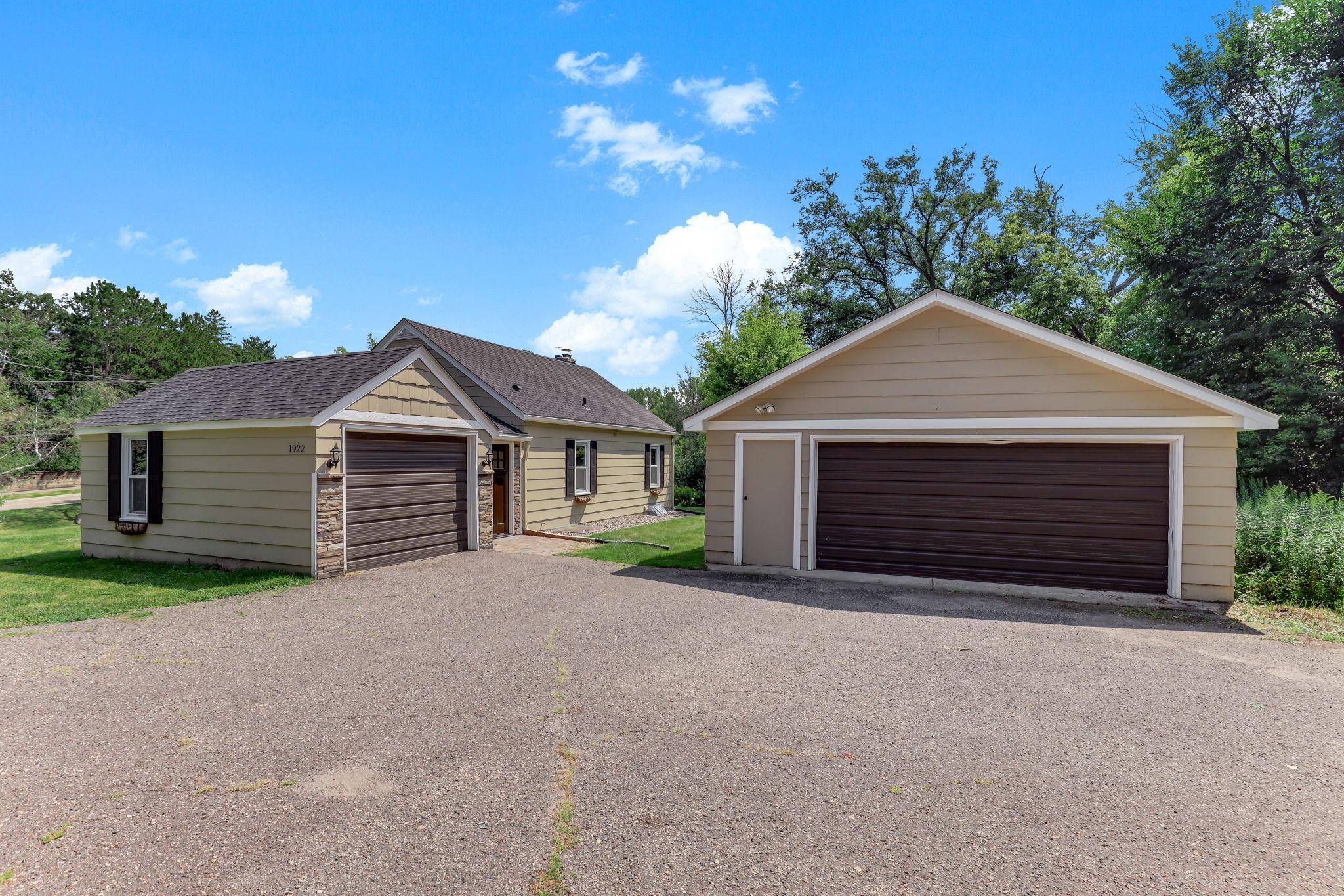 1922 Oakland RD, Minnetonka, MN 55305