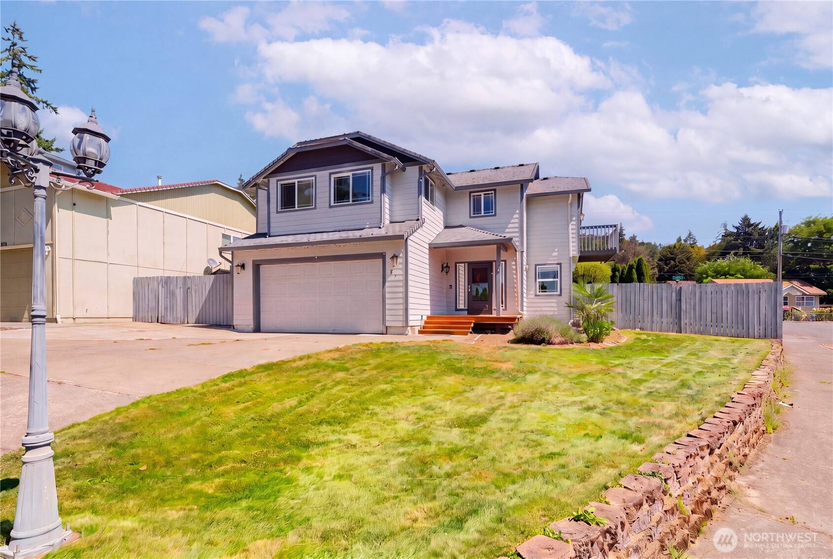 414 N 3rd PL, Kalama, WA 98625