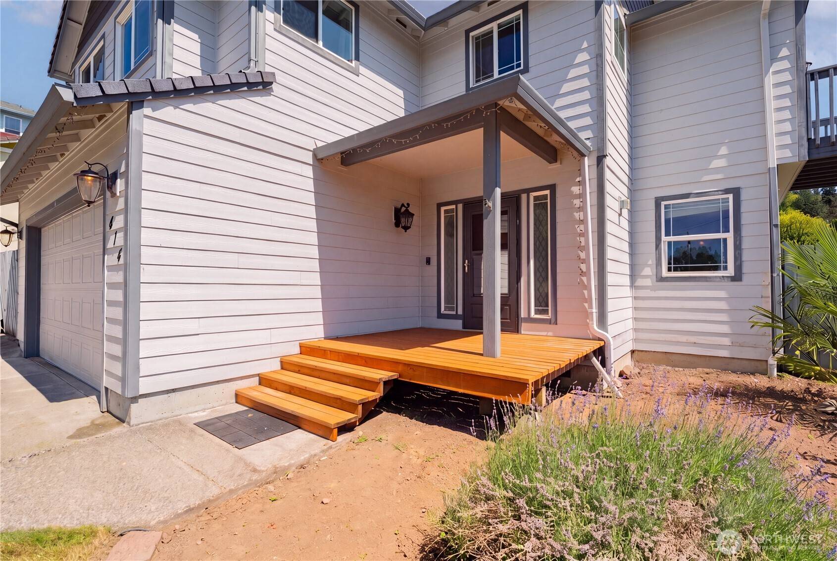 414 N 3rd PL, Kalama, WA 98625