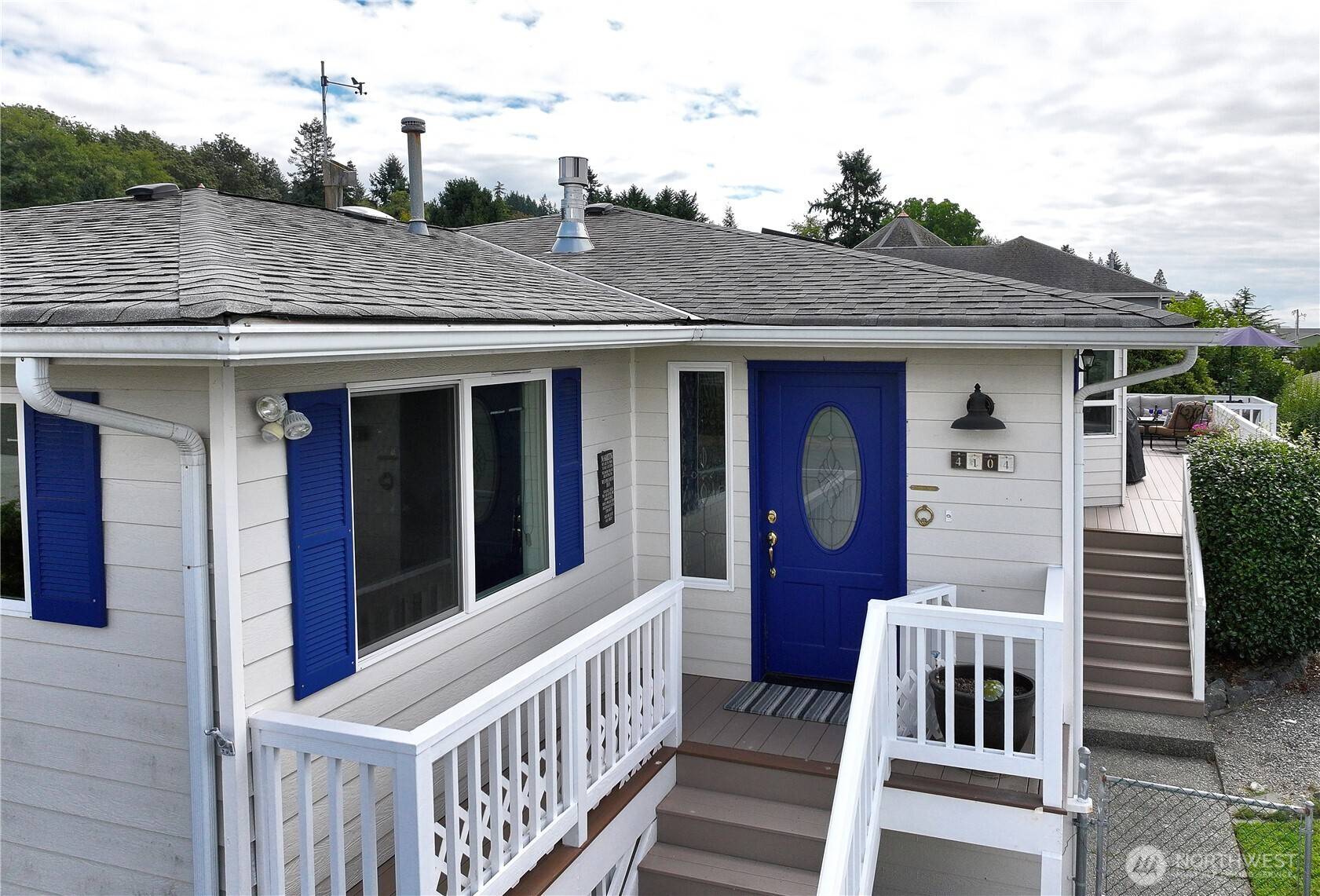 4104 Scatchet View DR, Clinton, WA 98236