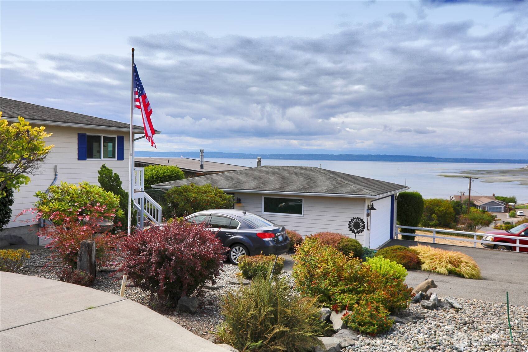 4104 Scatchet View DR, Clinton, WA 98236