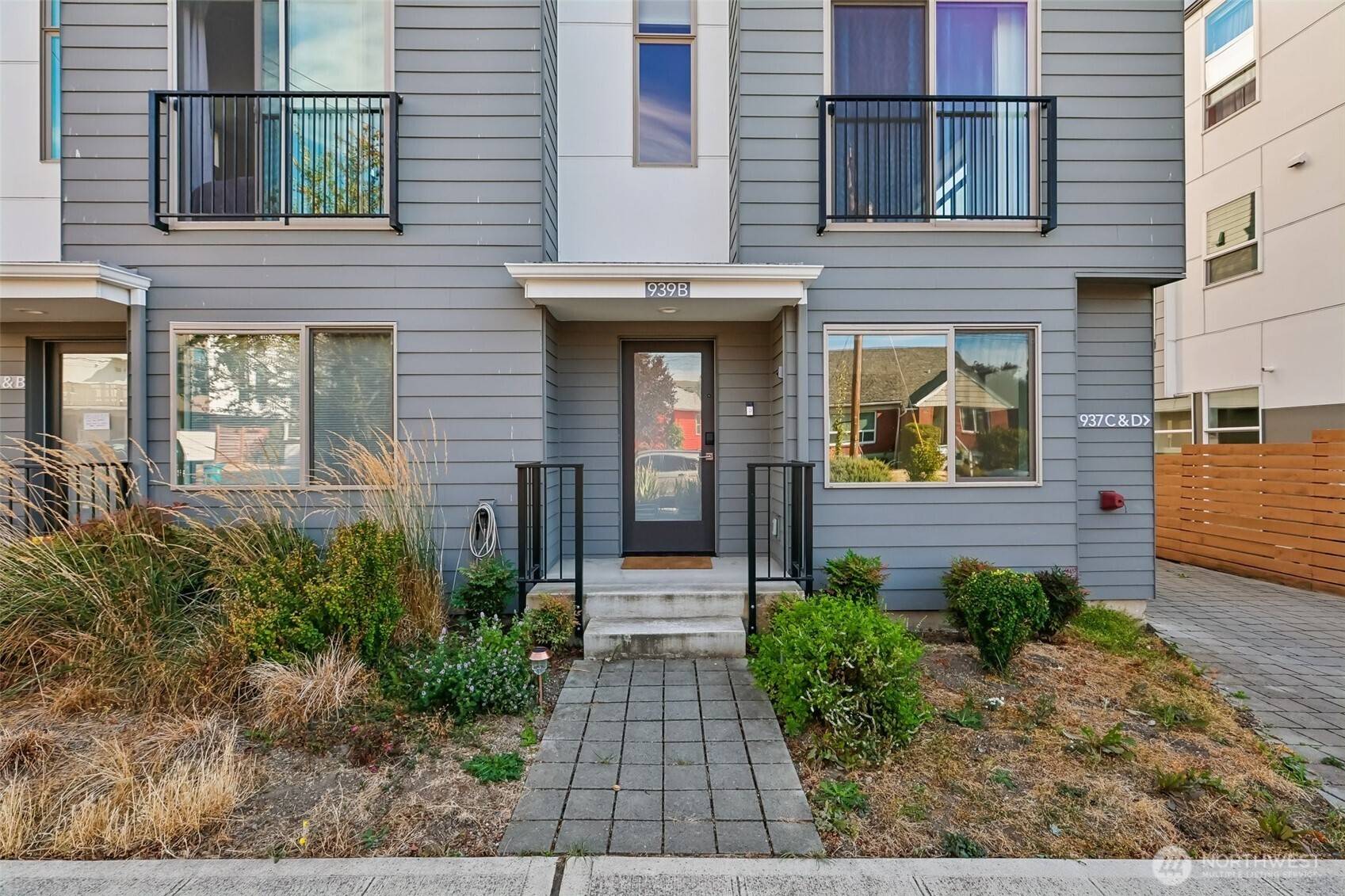 939 NW 56th ST #B, Seattle, WA 98107