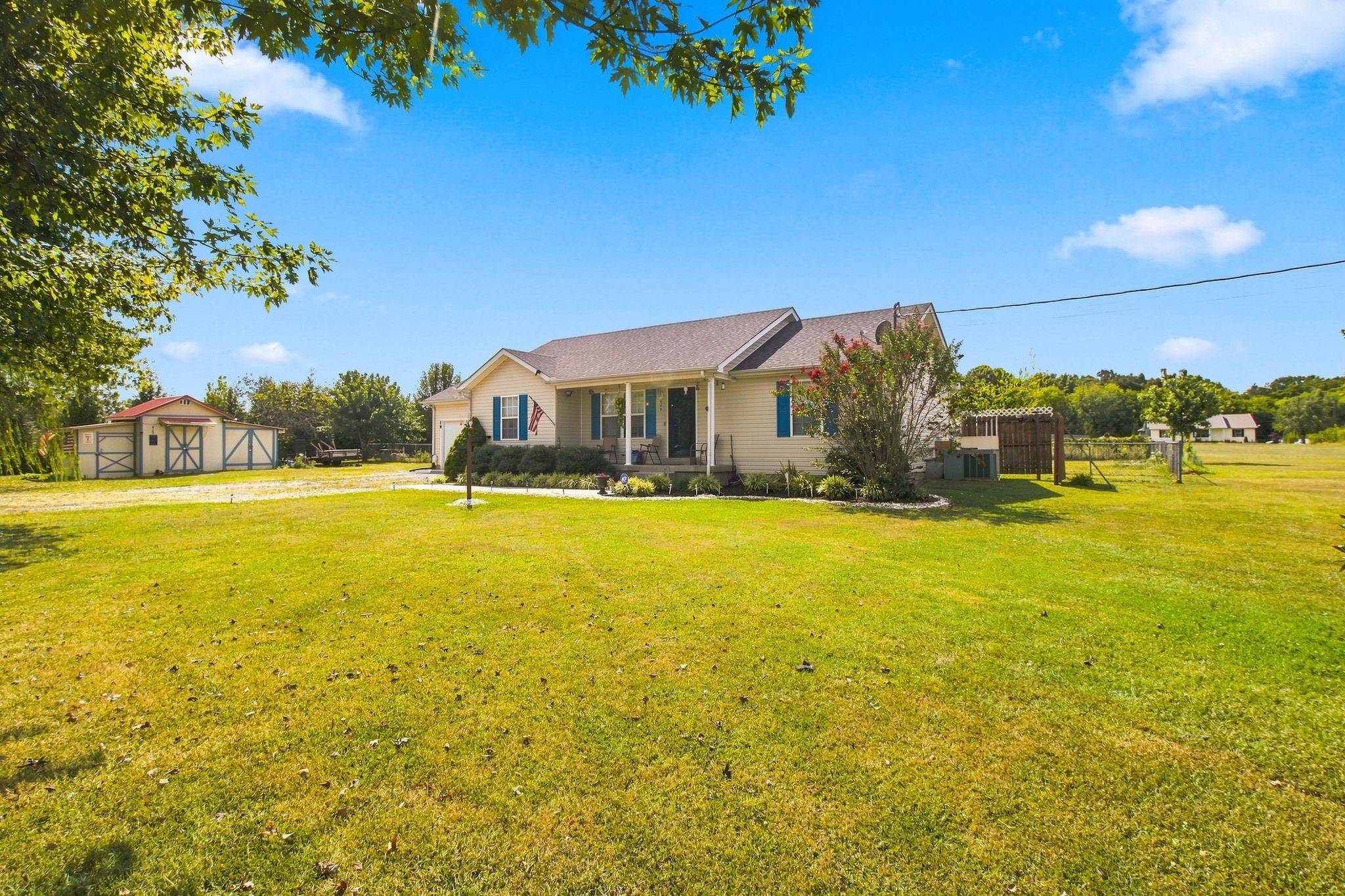 425 Davis Ln, Bell Buckle, TN 37020