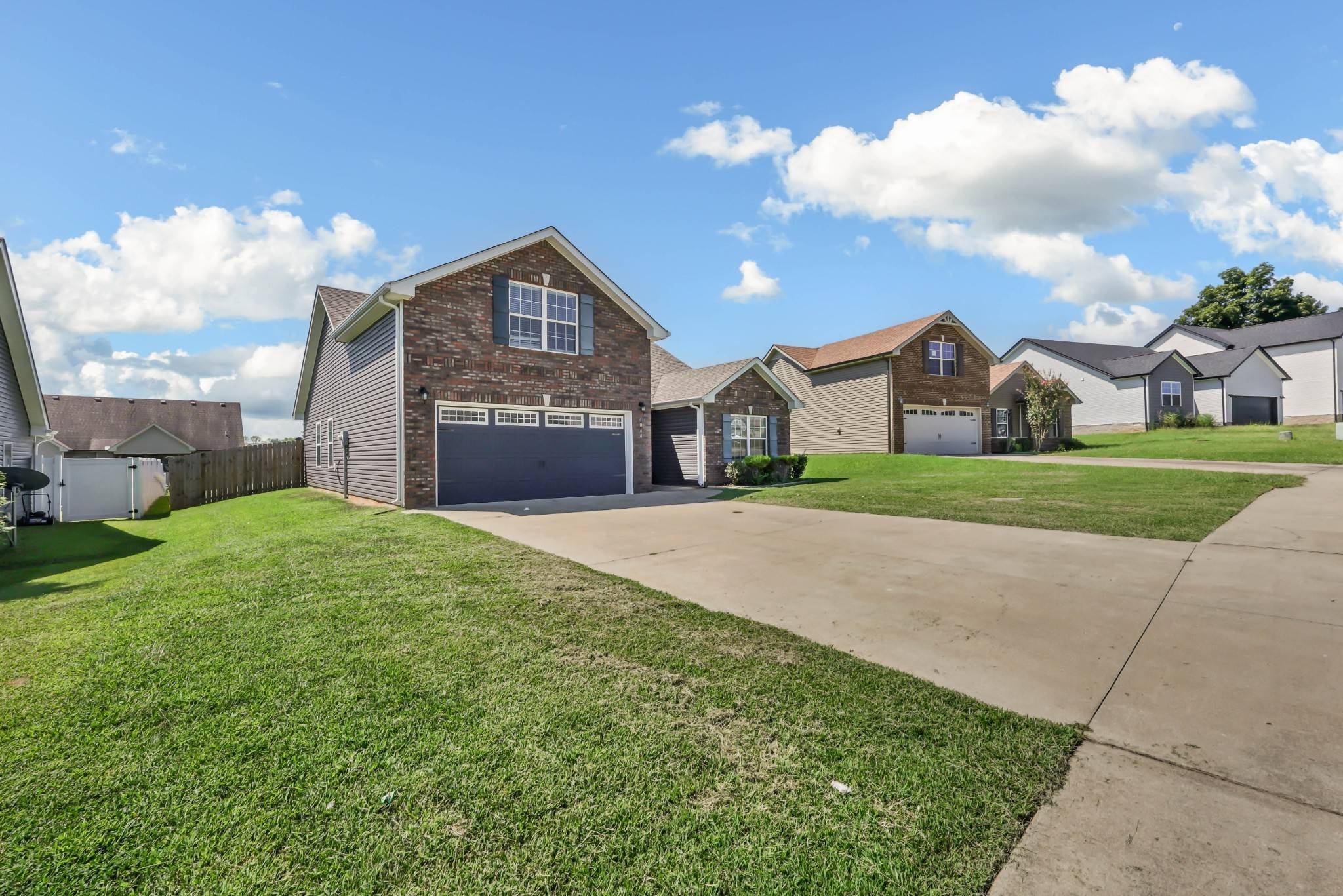 1044 Charles Thomas Dr, Clarksville, TN 37042