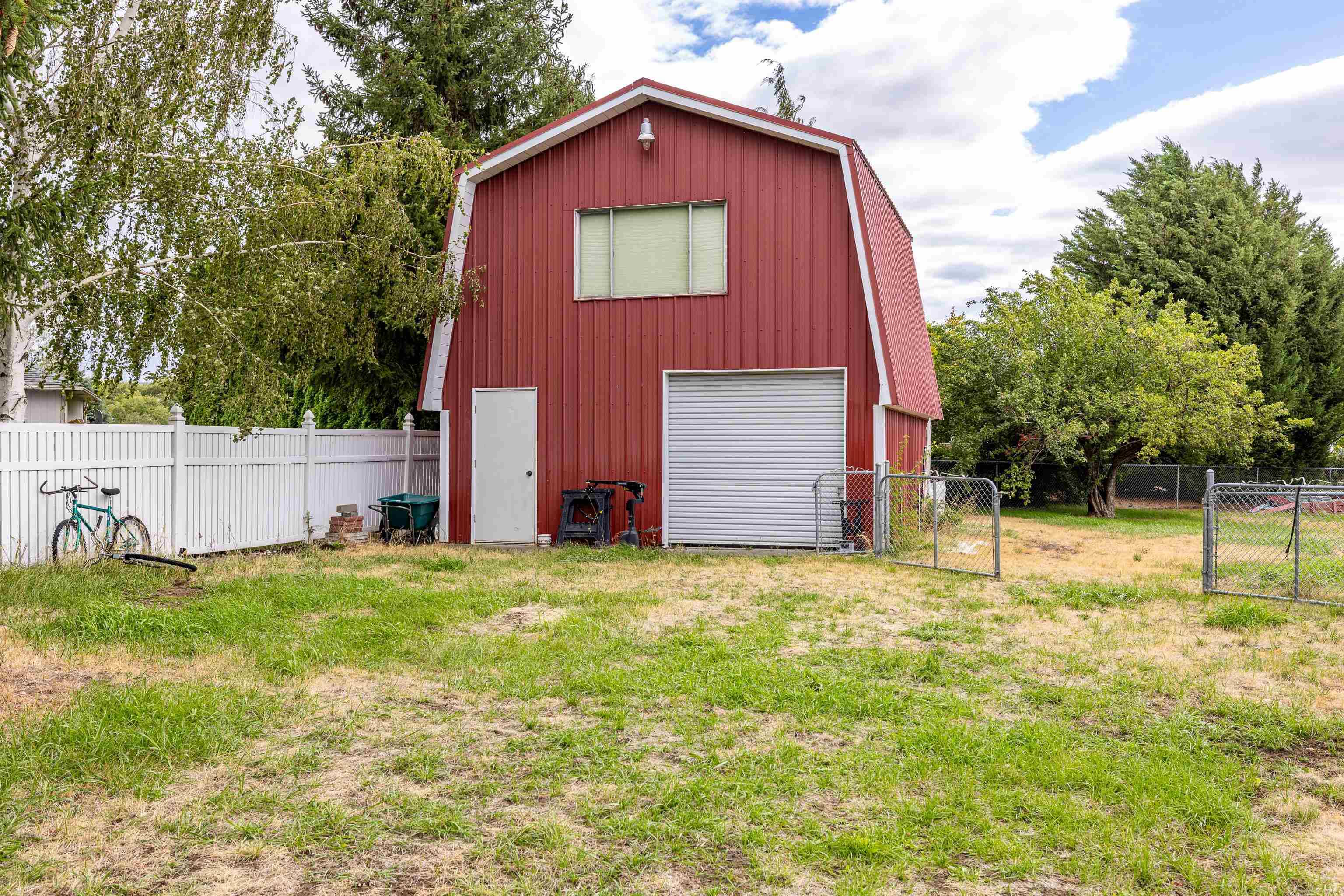 1007 S Barker Rd, Greenacres, WA 99016