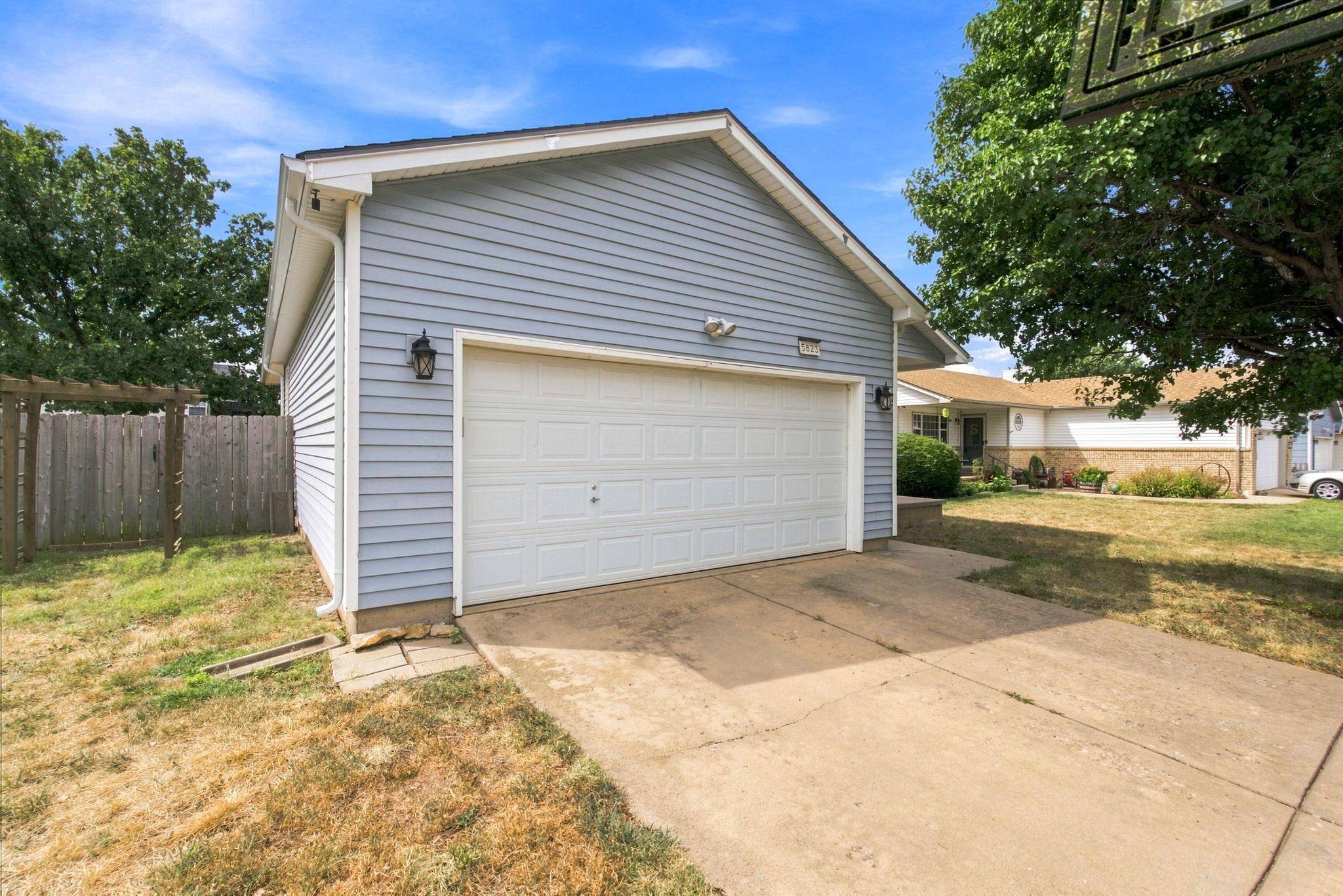 5823 W 41st Cir S, Wichita, KS 67215