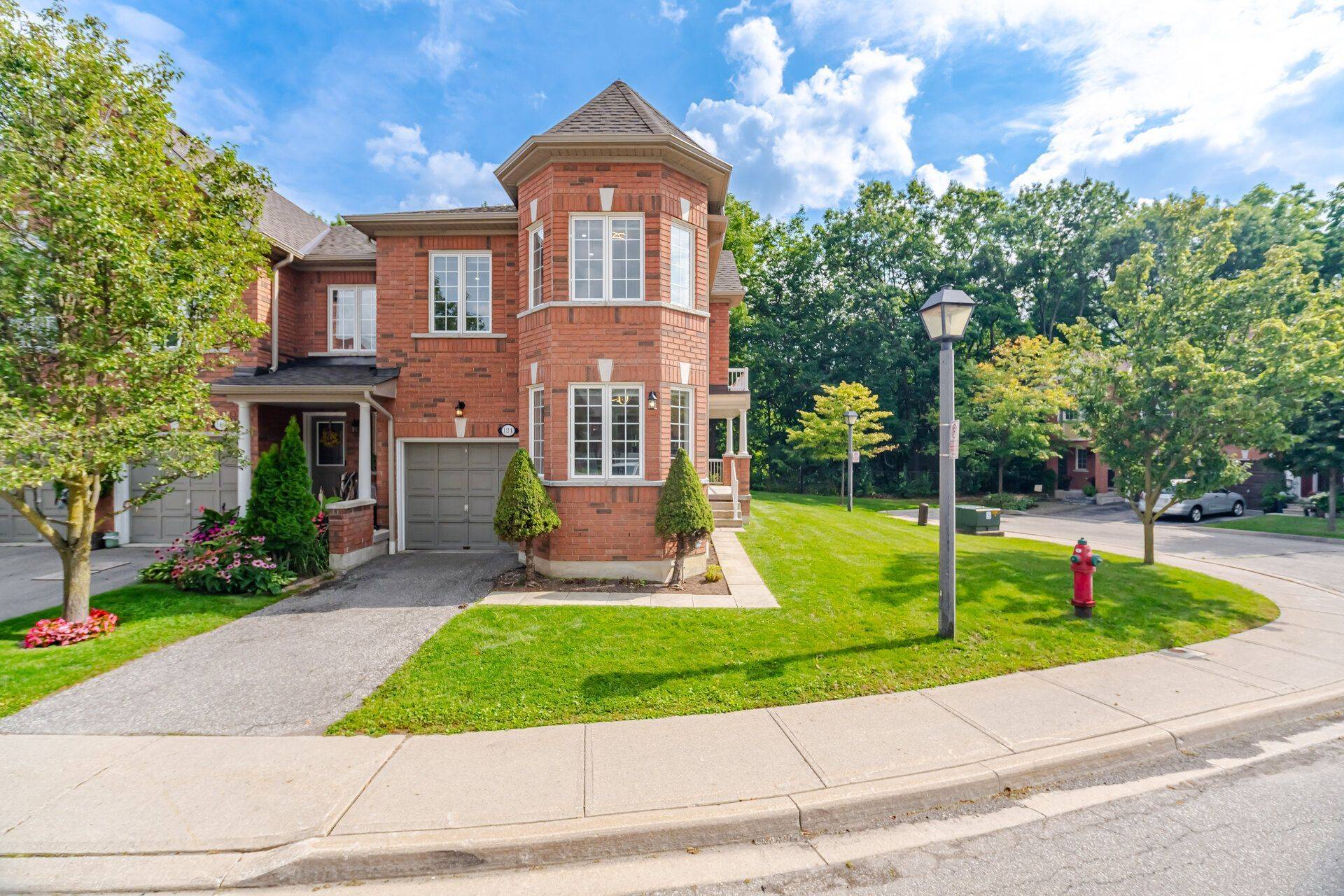 7360 Zinnia PL #124, Mississauga, ON L5W 2A5