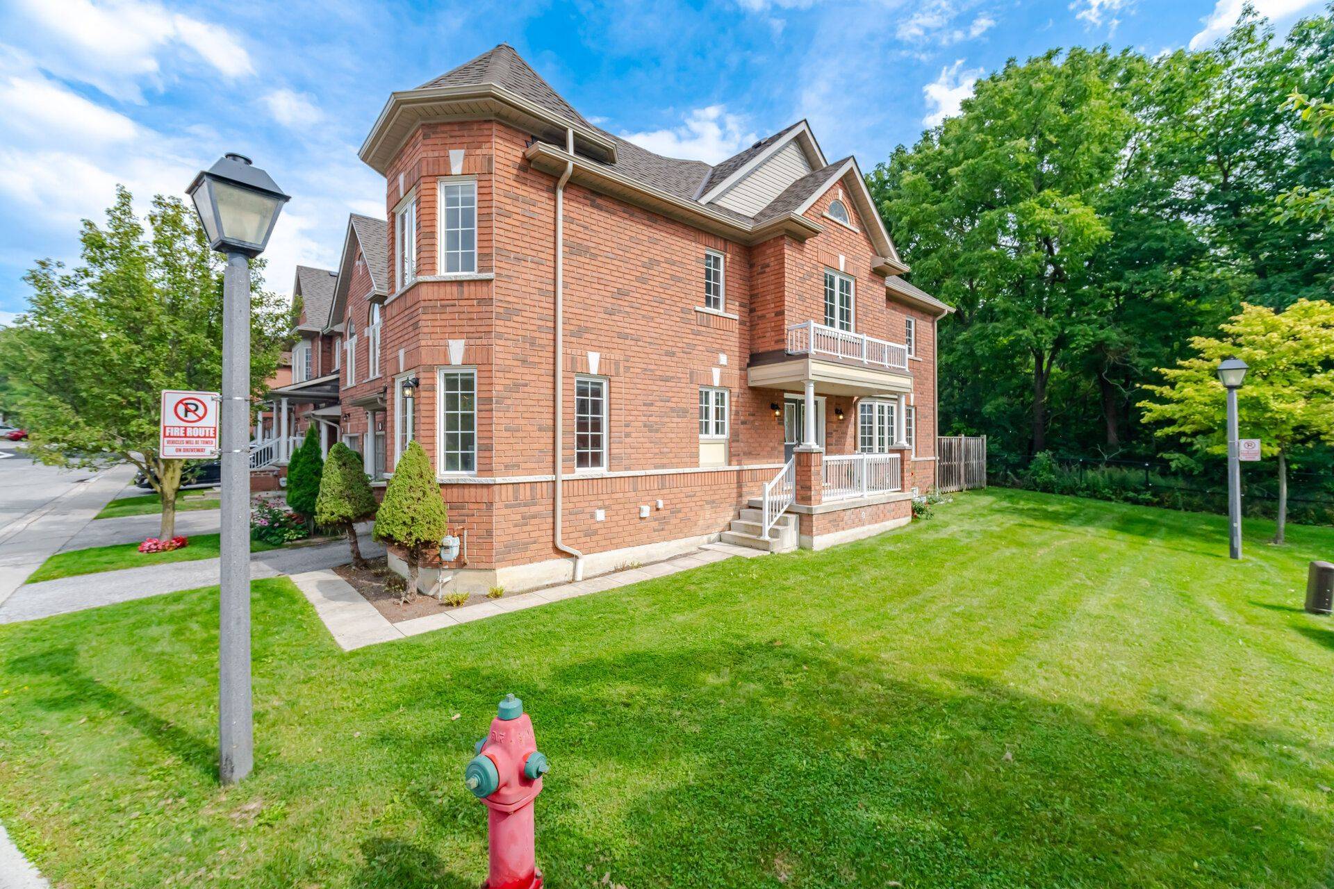 7360 Zinnia PL #124, Mississauga, ON L5W 2A5