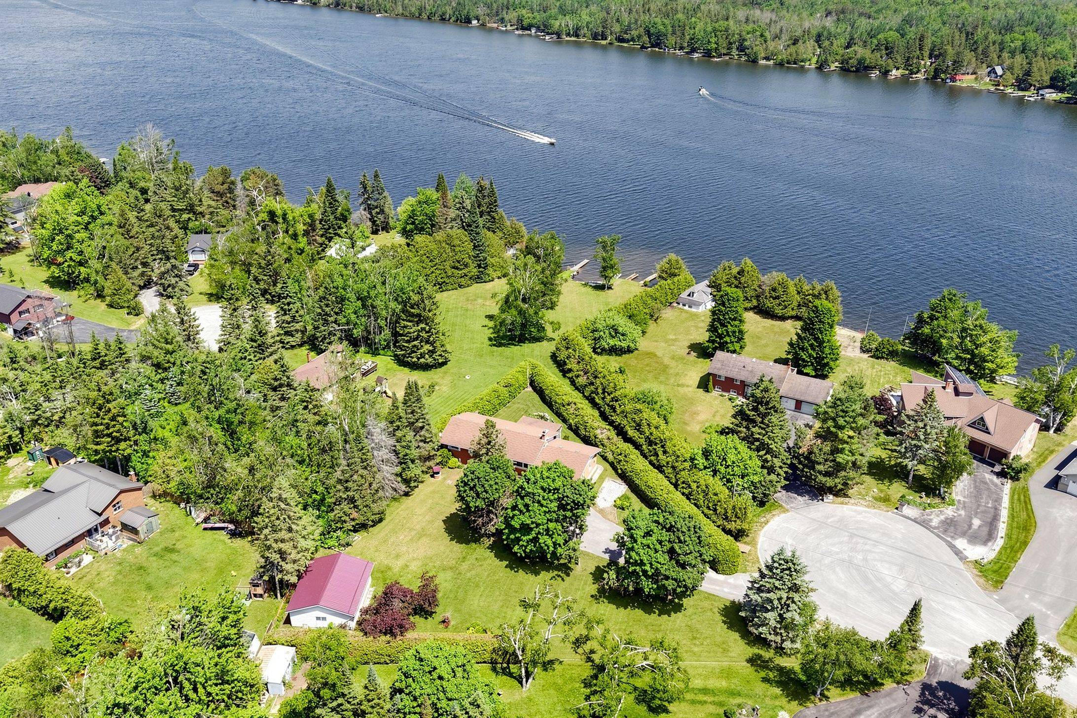 15 Beavers LN, Kawartha Lakes, ON K0M 2T0