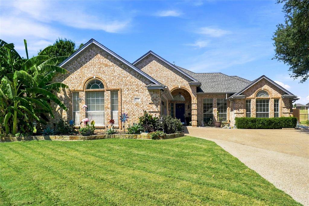 118 Golfers Way, Azle, TX 76020