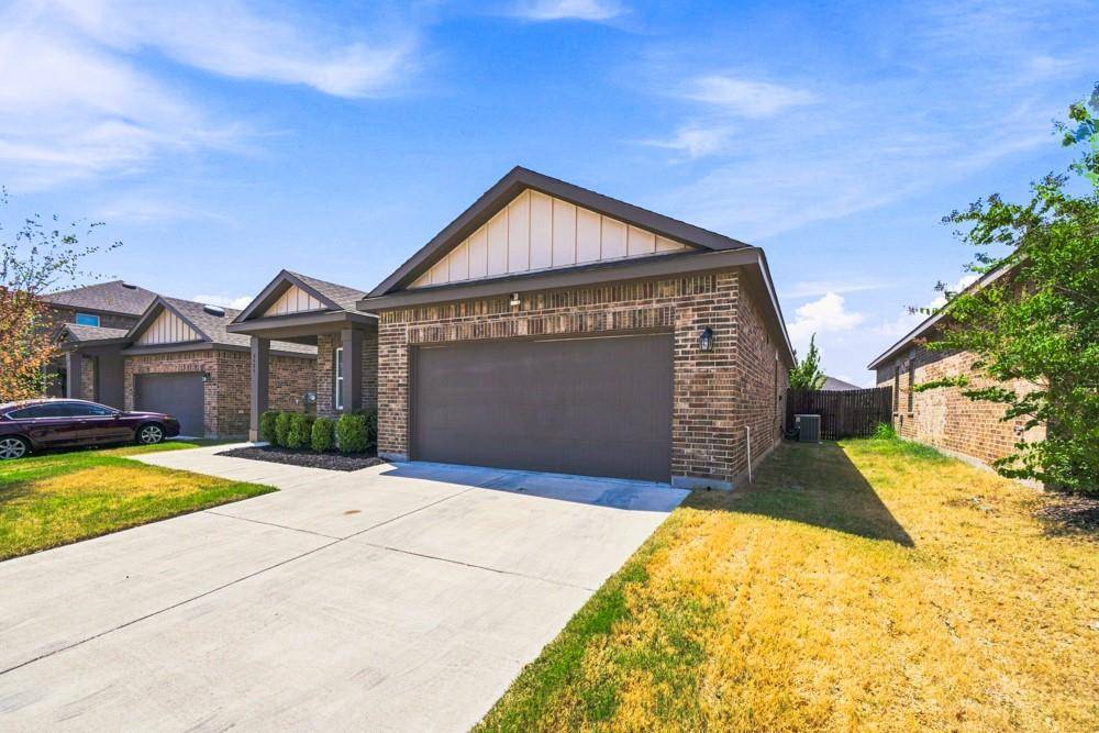 8405 Hawkview Drive, Fort Worth, TX 76179