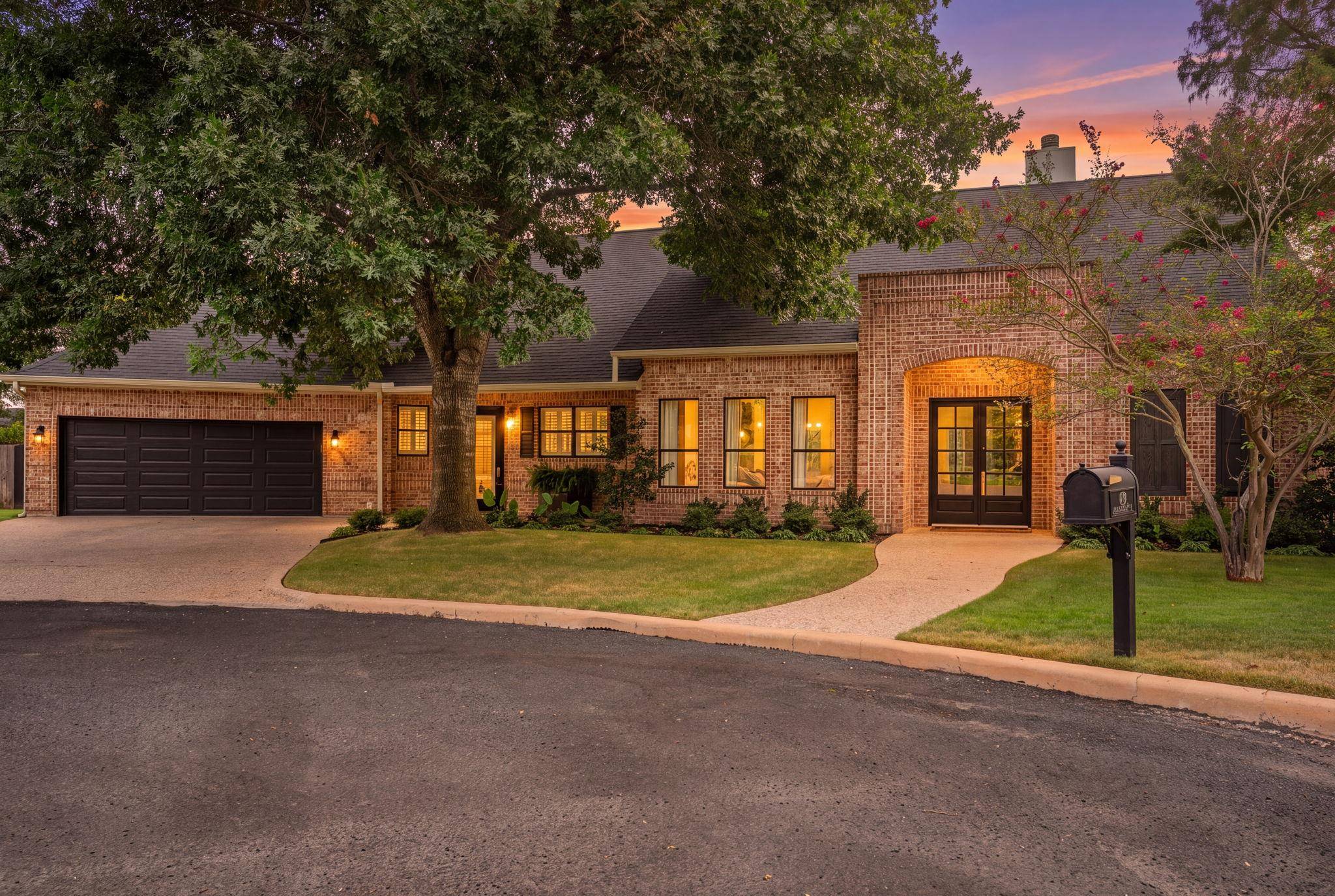 419 Candlelight CIR, Fredericksburg, TX 78624