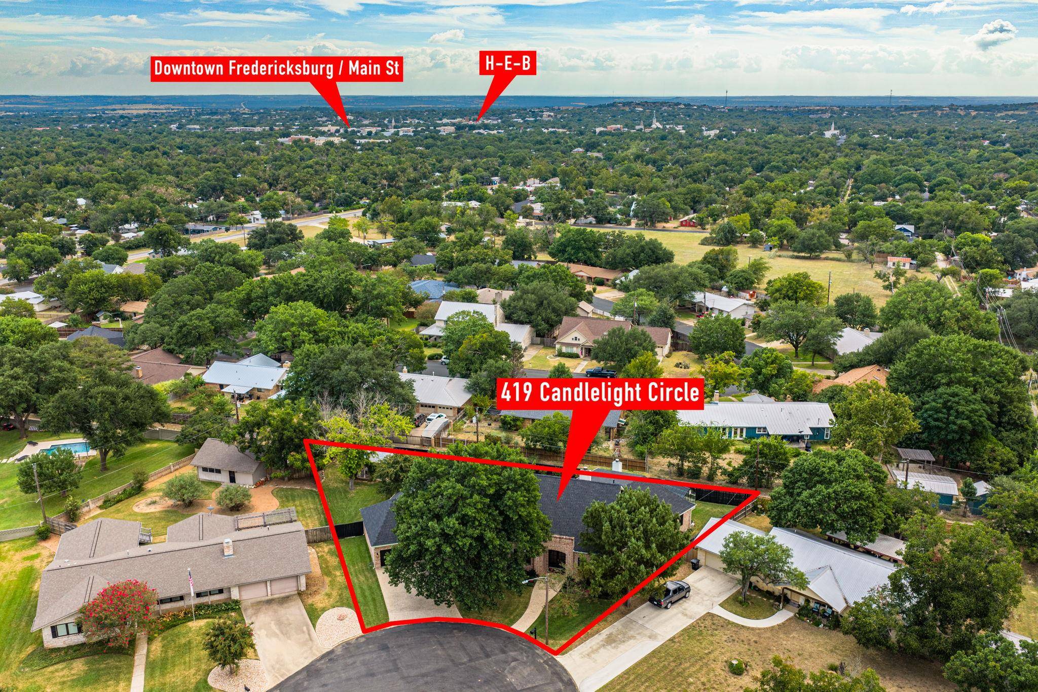 419 Candlelight CIR, Fredericksburg, TX 78624