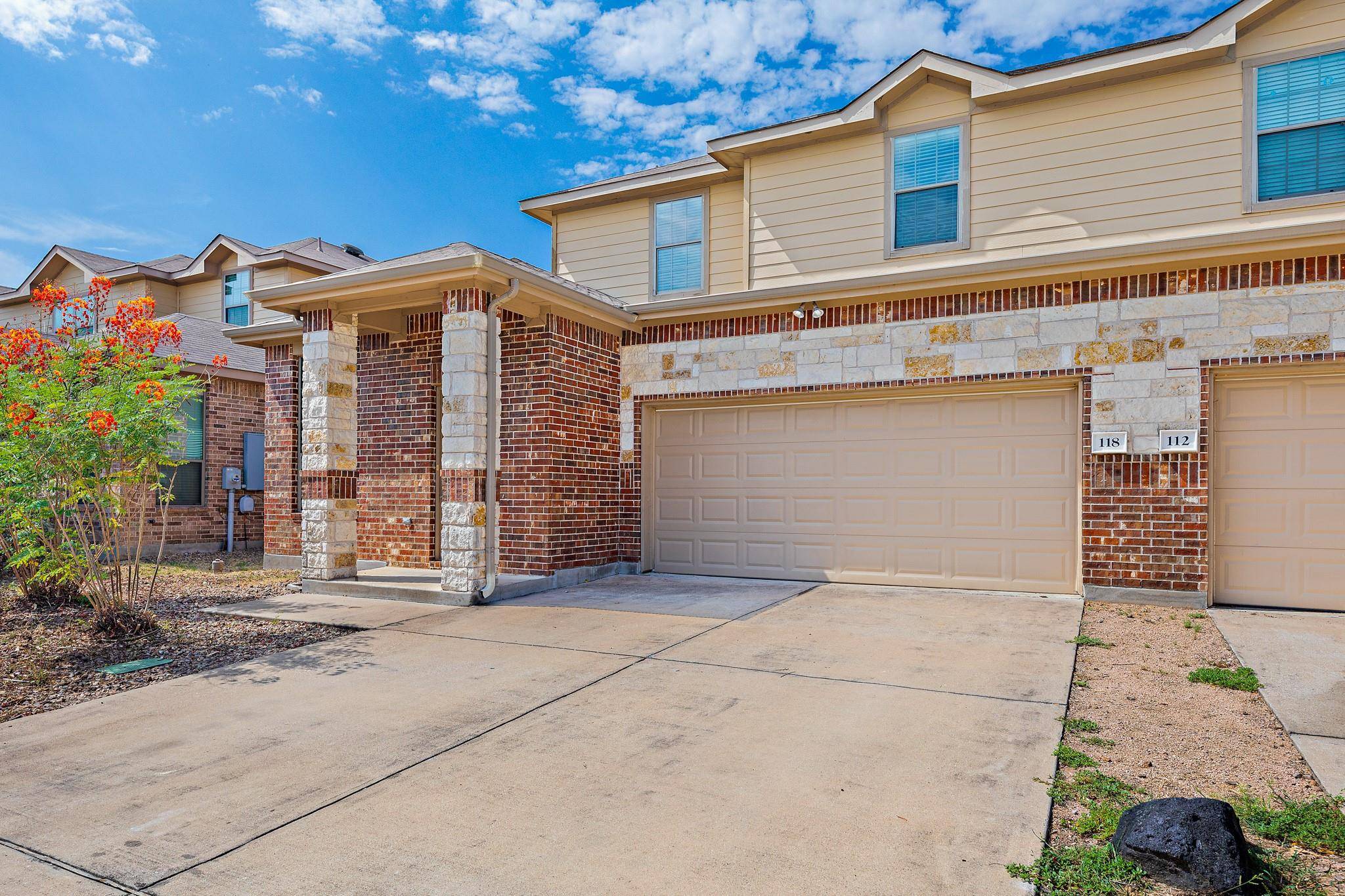 118 Creekside Villa DR, Kyle, TX 78640