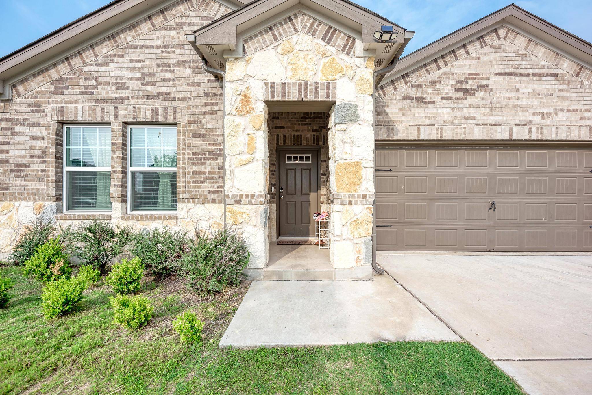 305 Windy Reed RD, Hutto, TX 78634