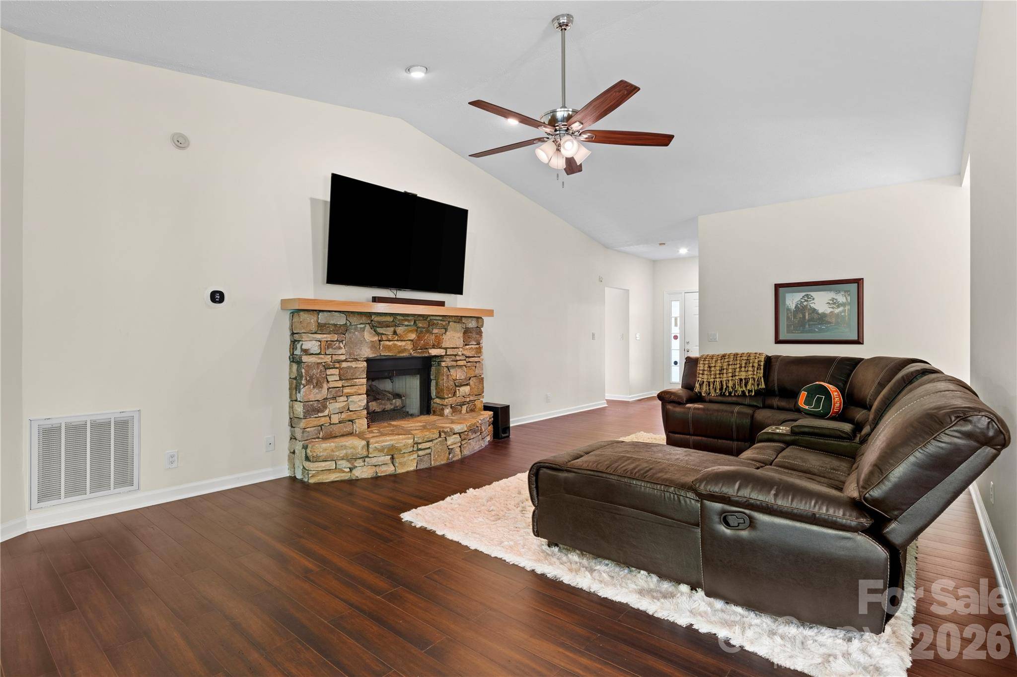 14 Country Meadows LN, Hendersonville, NC 28792